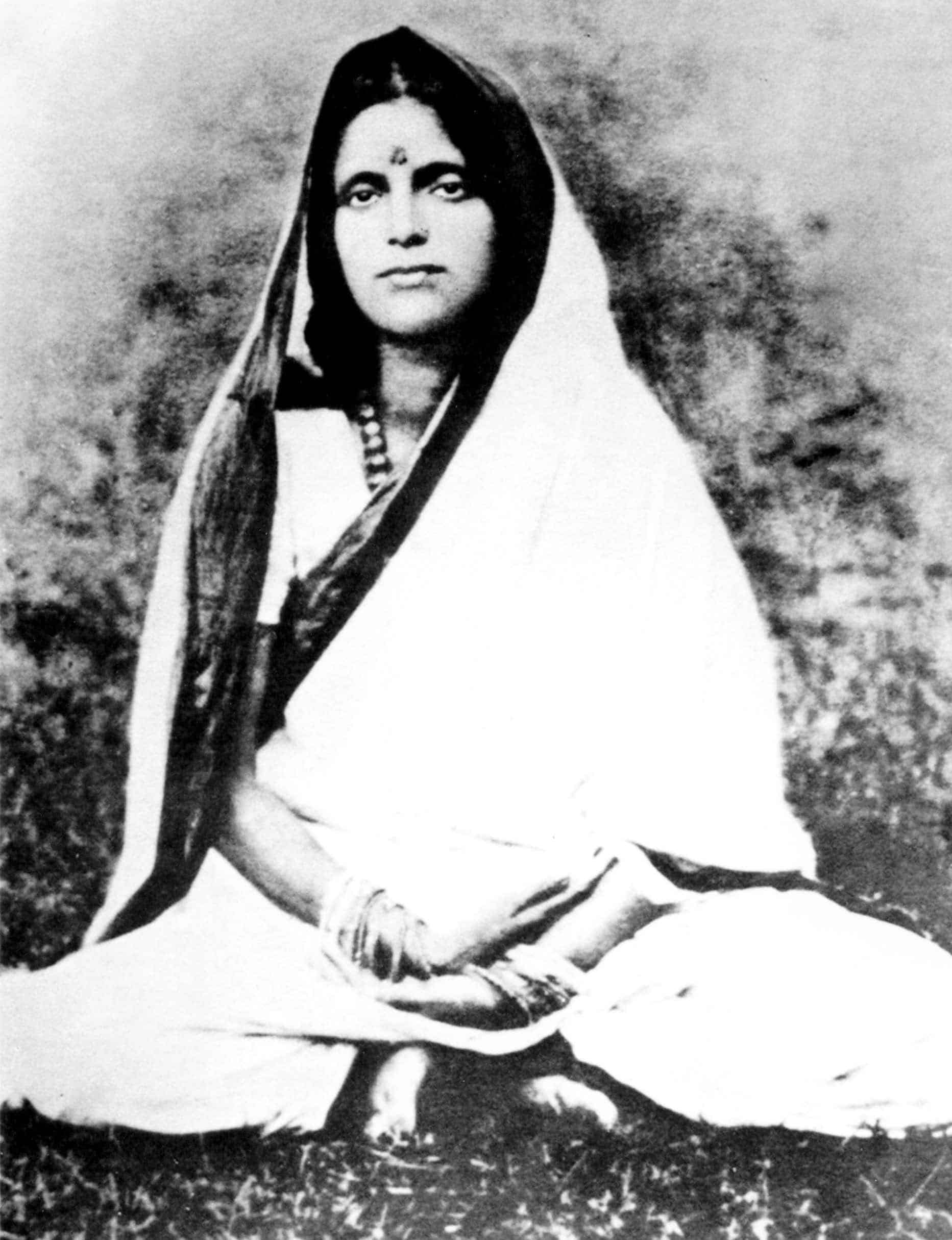 Anandamayi Ma Siddhasana